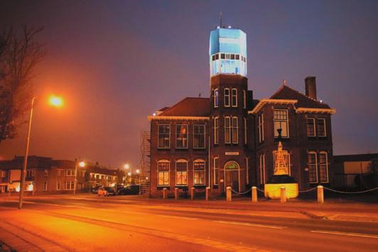 Ondernemers en eigenaren van deze bijzondere voorbeelden van industriecultuur en de gemeente Velsen hebben voor dit initiatief de handen ineen geslagen. (foto: Reinder Wei dijk) WAaR gooi ik Dit weg?