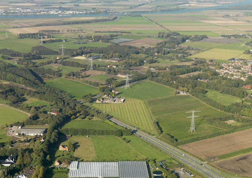 Figuur 16. Autonoom onder: 380 kv-hoogspanningslijn in een kleinschalig Brabants landschap.