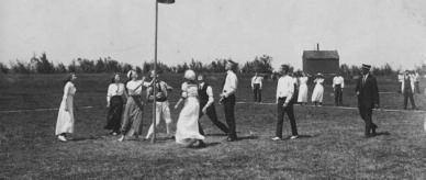 De spelregels werden aangepast, maar het gemengde karakter van korfbal, zoals de onderwijzer het noemde, bleef. Korfbal werd in korte tijd erg populair binnen het onderwijs.