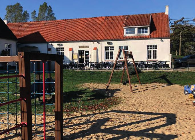 7 personen): Slaapkamer met twee 1-persoonsbedden ~ Slaapkamer met stapelbed en één 1-persoonsbed ~ Woonkamer met 2-persoonsdivanbed R.