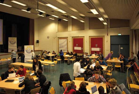 Een heus mini-mep Het Raayland College organiseerde een voorronde waarin de Limburgse MEP Conferentie op kleine schaal werd nagespeeld.