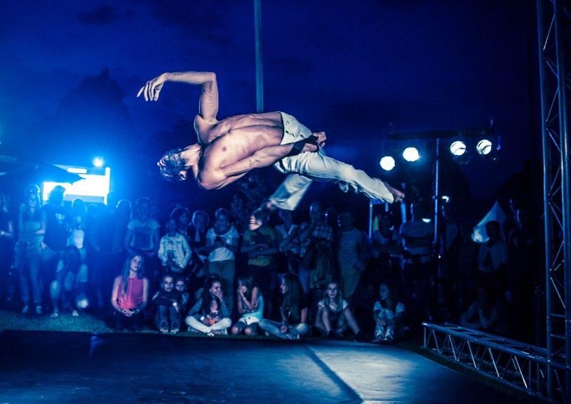 Zomerparkfeest de naam zegt het al is een feest aan het staartje van de zomer in het fraaie Julianapark van Venlo. Midden in de stad, met meer dan 90.000 bezoekers.