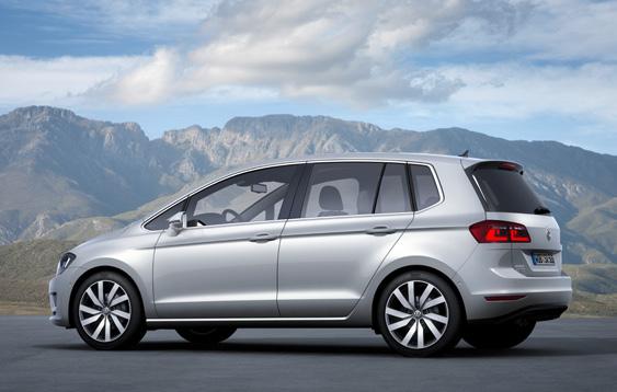 5 geen nood heeft aan een klassieke monovolume. Met de Sportsvan heeft Volkswagen het concept van de compacte monovolume verder verfijnd, dynamischer gemaakt en een nog aparter gezicht gegeven.