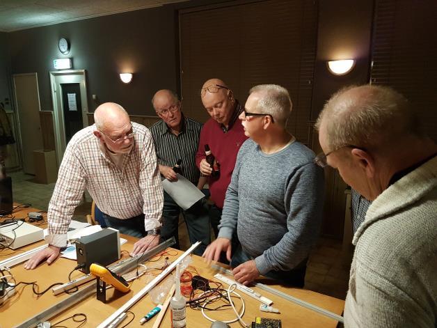 a.v. De Glasbaars Lezing zelf led maken Eén van onze technische mannen bij de club heeft een lezing gehouden over ledverlichting en hoe je het zelf kan bouwen.