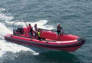 entrale console PT 6 Flessenrek 12 B Rugleuning PT 6 Dubbele modulaire stoel Boegrol Deze Diving & Rescue boten zijn snel, sterk, wendbaar en ruim met een GP-romp (General Purpose).