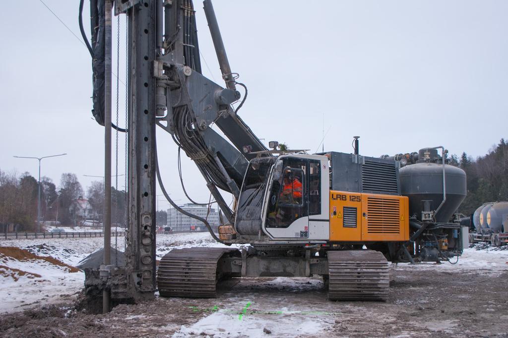 Dry Soil Mixing Toepasbaar in grondslag: Bodem met hoge grondwaterstand (vereiste); Grondslag met groot aandeel klei en/of veen; Toepassingen: Kolommen (fundatie); Grondverbetering/stabilisatie;