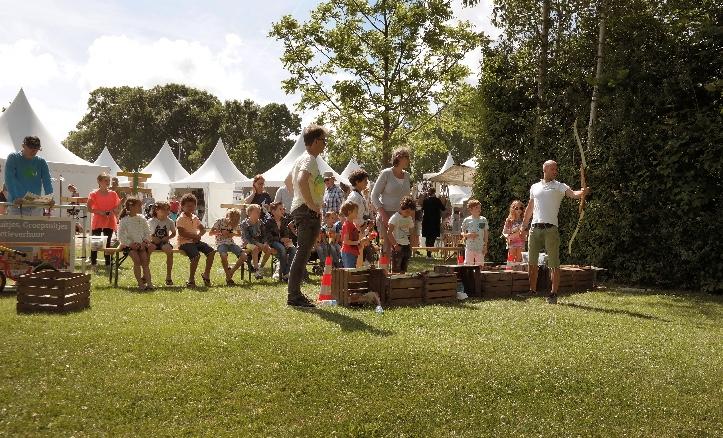 Wil je hier ook staan met je foodtruck: van harte welkom, afdracht 15% bovenop de standprijs. Ook kun je een plek krijgen op het marktplein met biologische streekproducten.