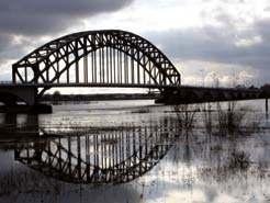 Die is vanaf dit jaar op dezelfde dag als de Provinciale Statenverkiezingen. Foto: IJssel bij Zwolle, door Martijn van Extel 1 2 3 de waterschappen beschermen tegen overstromingen?