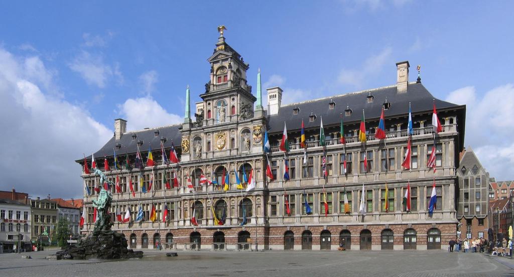 Stadhuis in Vlaams-Italiaanse renaissancestijl