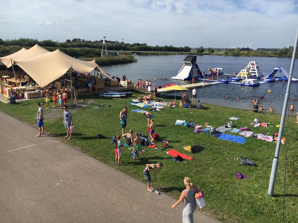 Activiteiten die plaats vinden op het Flevomeer Bij Flevonice aan de Strandgaperweg 20, in Biddinghuizen ligt het Flevomeer met daarin het Aquapark.