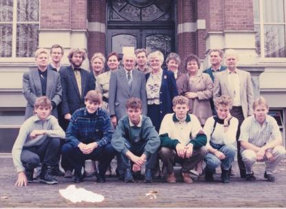 Generatie 3 (grootouders) 3 19420105AllertNans 4 Allert en Nans in 1987 5 Allert en Nans, hun kinderen met partners en kleinkinderen foto1987 4 Allert Bannink (afb.