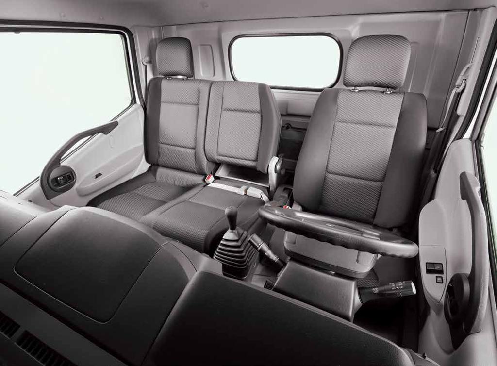 renault trucks_ RENAULT MAXITY 22 COMFORT AAN BOORD De ruime cabine biedt volop comfort aan drie personen.
