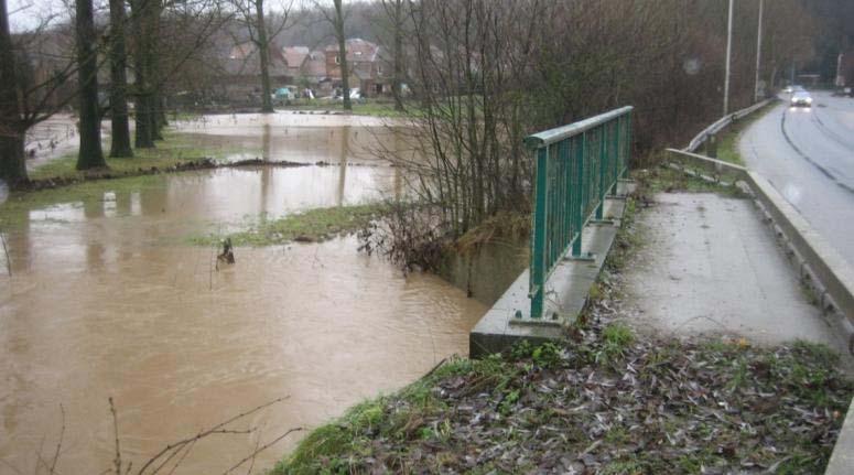 Nieuwe locatie : Zenne te Quenast De enige beschikbare brug die voldoende hoog is om