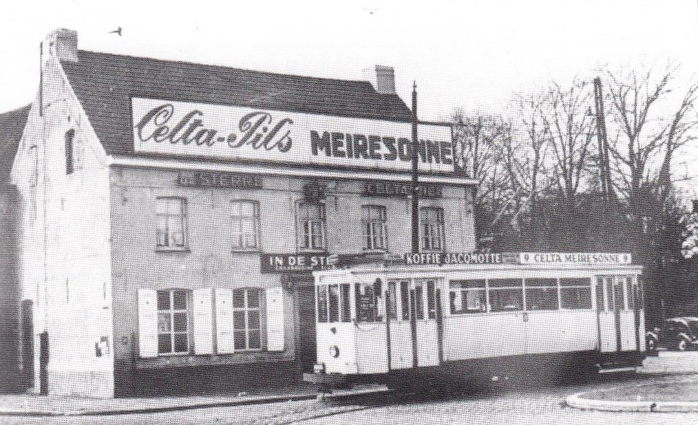 1960. Rechts van het café begin van de Kortrijksesteenweg