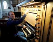 In Frankrijk is de solistische orgelmuziek nauwelijks gebaseerd op kerkmelodieën omdat koormuziek een veel grotere rol speelde dan gemeentezang.