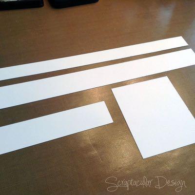 Neem nu meerdere stroken wit glad papier dat geschikt is om met inkt op te werken.