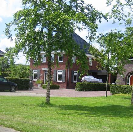 Met de meest recente dorpsuitbreiding, woonwijk Het Leeuwse Veld is een sprong gemaakt naar de zuidkant van de Van Heemstaweg.