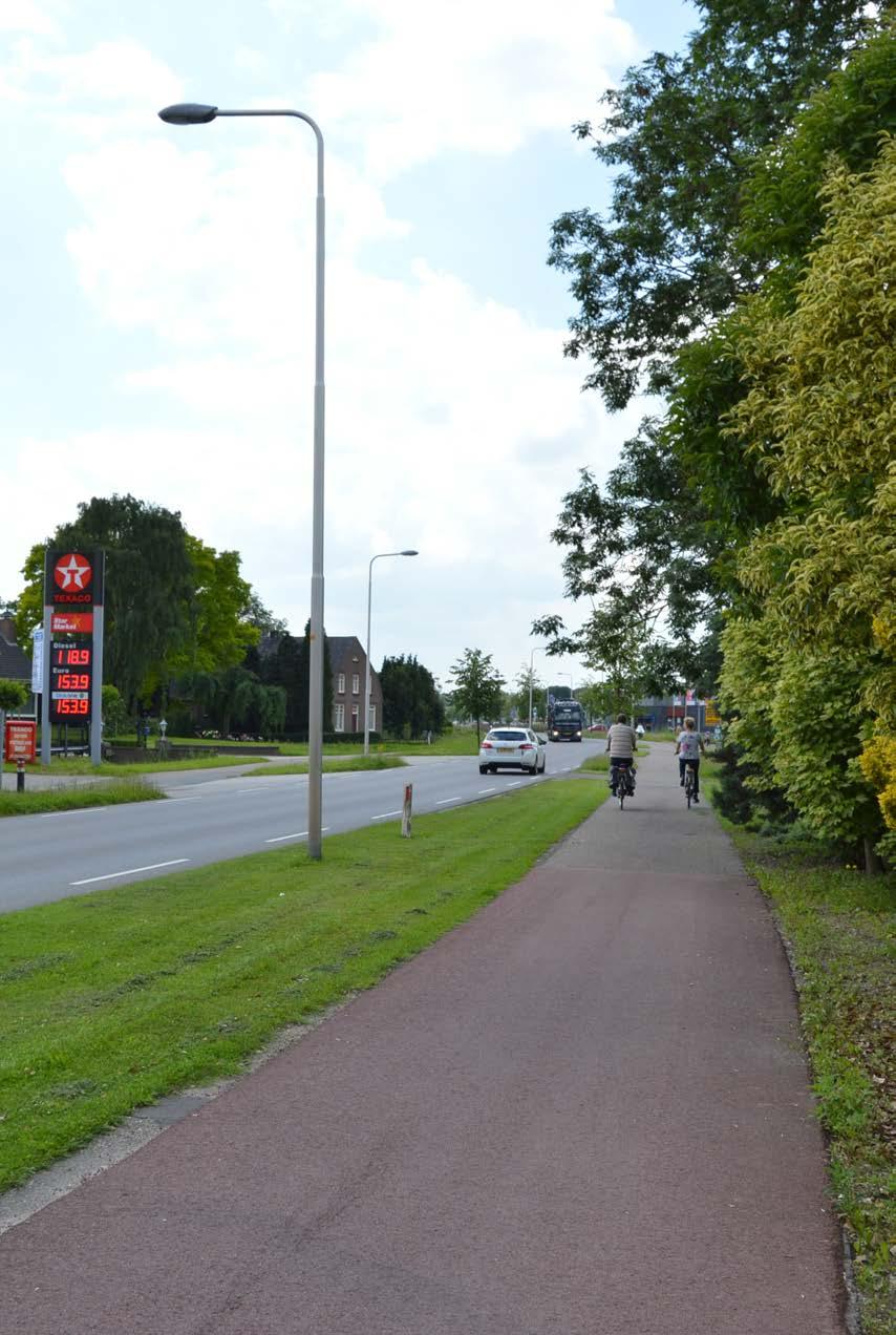 Van alle kanten goed bereikbaar De Van Heemstraweg en de Maas en Waalweg zorgen ervoor dat Beneden-Leeuwen goed bereikbaar is vanuit alle richtingen.