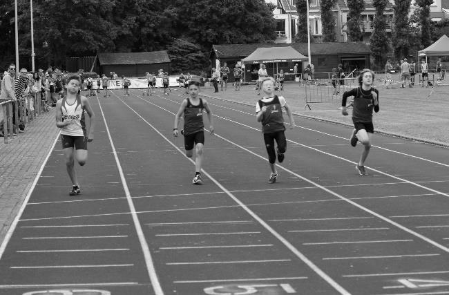 Pistewedstrijd Beveren: 0 juni 0 t Was opnieuw schitterend weer tijdens de meeting in Beveren. Goed weer om fantastische prestaties neer te zetten moet onze jeugd gedacht hebben; want dat deden ze!