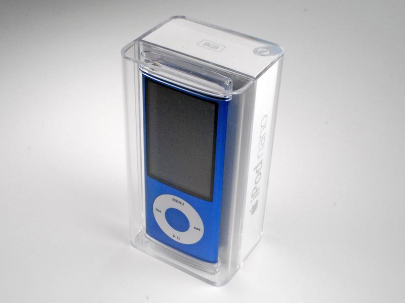 Stap 1 ipod Nano 5e generatie Teardown Apple kreeg een routine te gaan met de nano. Nooit in de steek, kom september, krijgen we een nieuwe.