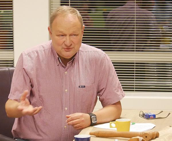 gedisciplineerd verdedigen en kwam er met vlagen snel en gevaarlijk uit.