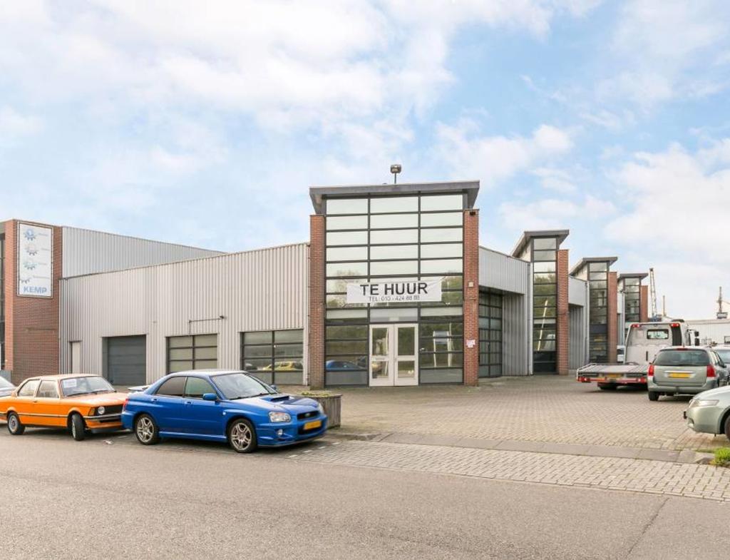 Weg en Bos 113 te Bergschenhoek Ca. 540 m² bedrijfsruimte, ca. 480 m² kantoor, ca.