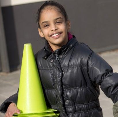 1 ONZE SCHOOL 4 De Anne Flokstraschool is een openbare in een van deze routes. We hebben een breed 5 streekschool.