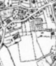 Op het westelijk deel van de onderzoekslocatie is op de kaart uit 1886 tot en met 199 een gebouw, vermoedelijk schuur, weergeven.