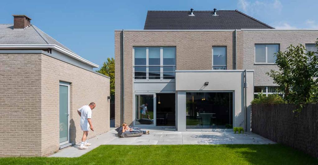 en parket in de living > De verwarmingsfactuur is tot het minimum beperkt door onder andere de performante warmtepomp met