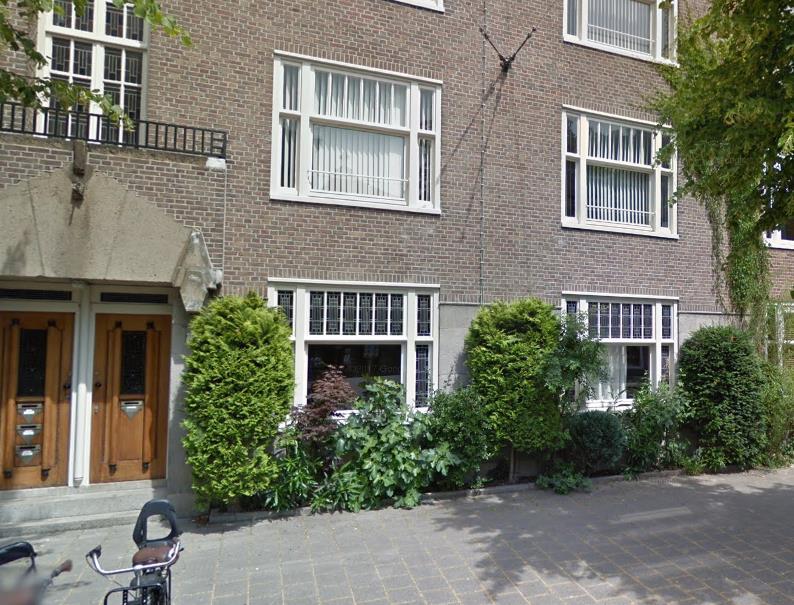 Johannes Vermeerstraat 85-huis Belegging een verhuurd benedenhuis met kelder gelegen op erfpacht een breed pand Omschrijving: Het benedenhuis maakt onderdeel uit van een smaakvol en breed herenhuis