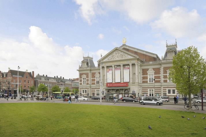 De Concertgebouwbuurt in het chique Oud- Zuid combineert het mooiste van oud- Amsterdam met het beste van deze tijd.
