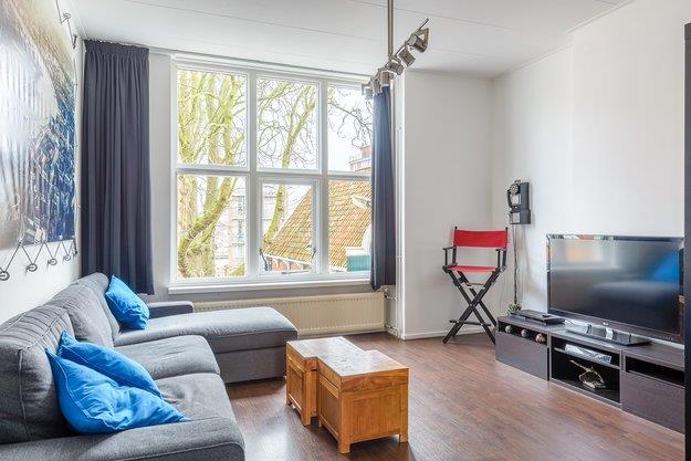 Modern wonen, midden in het centrum van Zaandam in een sfeervol appartement! Dit is uniek! Op loopafstand van alle voorzieningen zoals winkels, theater, uitgaansgelegenheden en bioscoop.