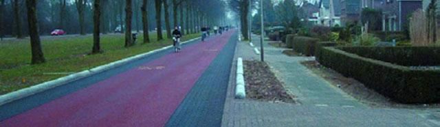 voor een fietsvoorziening parallel aan de Zeeweg Fietsers verder vanaf opritten door voetgangersstrook.