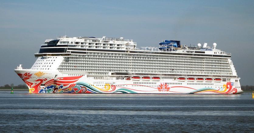 NORWEGIAN JOY, IMO 9703796, Op 26 maart 2017 is de NORWEGIAN JOY van de Meyer Werft in Papenburg naar Eemshaven overgebracht.