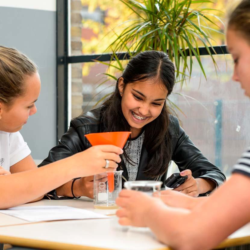 Tijdens je hele schooltijd word je uitgedaagd om ondernemend te leren en actief in het leven te staan. We leiden je op tot een zelfstandige jong volwassene die positief in het leven staat.