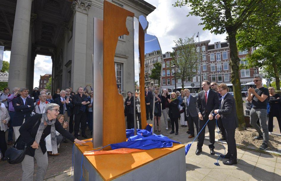 Kort Standbeeld voor grondlegger Nederlandse drinkwatervoorziening Maandagochtend 12 december 1853 werd er vanaf 8 uur duinwater geleverd bij de Haarlemmerpoort in Amsterdam.