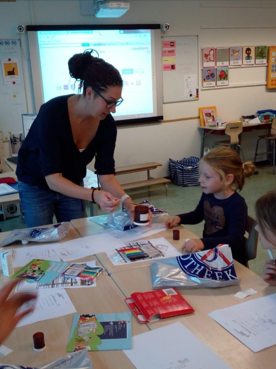 Graag melden via email: info@obs-mesch.nl Binnenkort ontvangen jullie de Ouderhulplijst. Hierop kan ingevuld worden bij welke activiteit u graag wil helpen. Wij hopen op veel helpende handen!