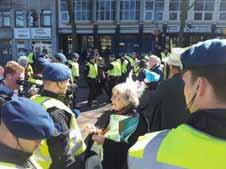 De overheid had het Malieveld aangewezen om de demonstratie te doen. Je kon daar twee demonstraties zonder publiek aanschouwen waaronder een die aandacht vroeg voor Tibet.