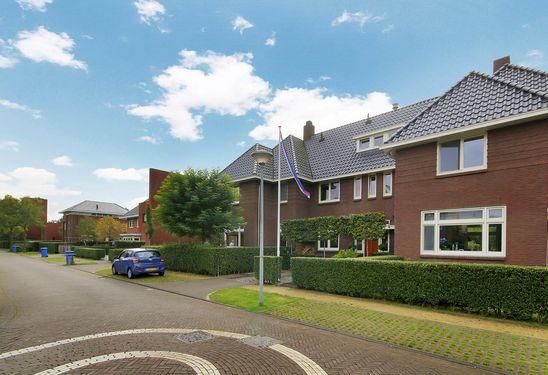 Luxe herenhuis in jaren 30 stijl Dit is een herenhuis waar kenmerken als luxe, hoogte, licht, royale afmetingen en oog voor detail u zullen omarmen.