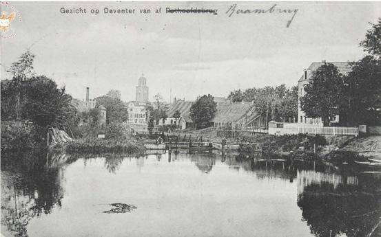 Historisch zicht over de sluis richting de