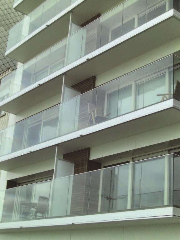 CRYSTAL Horizontale balustrades OMSCHRIJVING Voorzien van klaar gelaagd glas 10.