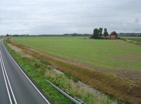 Figuur 5-6: Landschap ten zuiden (Stelleweg) en ten Noorden (Vrooneweg) van de Sloeweg Bouwkundig erfgoed Ter hoogte van de Stelleweg nr.