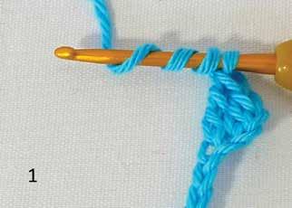 Driedubbele stokjes Haal 3x de draad om de naald (1) en steek de naald