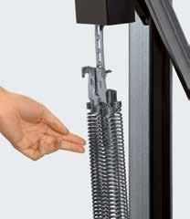 Flexibele kunststof lijsten tussen het deurblad en de omraming (geen staal op staal) evenals extra beschermkappen over de hefboomarmen zorgen voor een effectieve klembeveiliging.