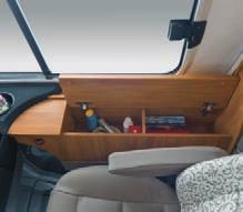 Hymermobil B-Klasse Standaard highlights Opbergruimte bij de bijrijder: Voor wegenkaarten, boeken en alles, wat