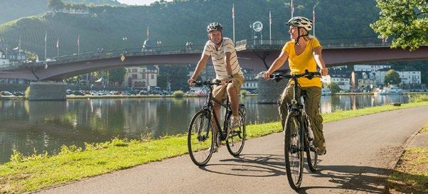 Het grenzeloos plezier schenkende Moezelfietspad staat algemeen bekend als een van de geliefdste grote routes voor fietsers en verbindt Duitse, Franse en Luxemburgse cultuur.