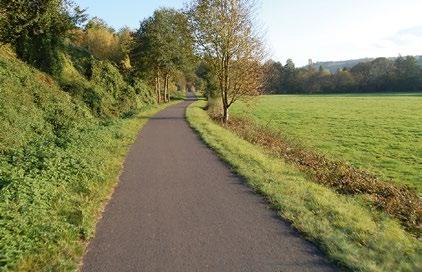 Openbaar vervoer: Regiofietsbus (Lijn 300) van Bernkastel-Kues via Zeltingen en Wittlich naar Daun. Dienstregeling en reservering op www.regioradler.de.