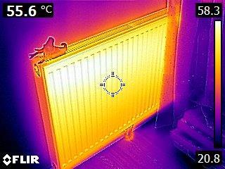 Dit is warmte die verloren gaat in de massa en tevens warmte naar buiten afgeeft.