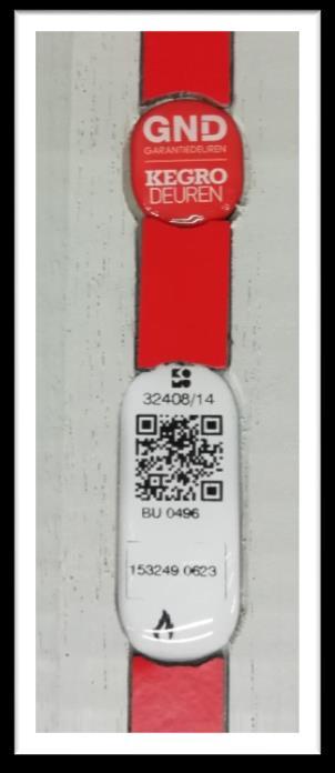 Niet brandwerend GND Garantielabel Brandwerend scan de QR code voor meer informatie GND Zekerheidslabel met QR code Indien de deur is voorzien van een GND garantielabel (rood) aan de scharnierzijde