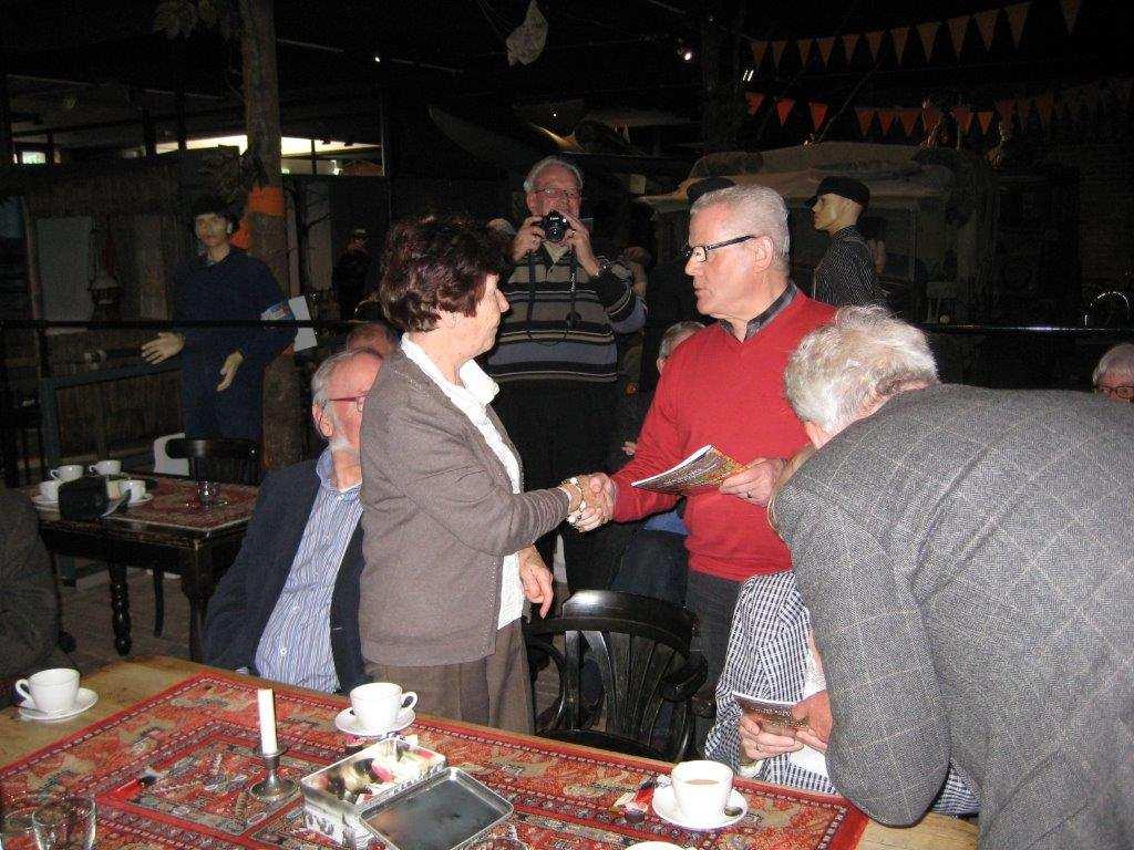 Johan Alferink vertelt iets over de achtergronden van het boekje en de Werkgroep Meester Tijhuis.